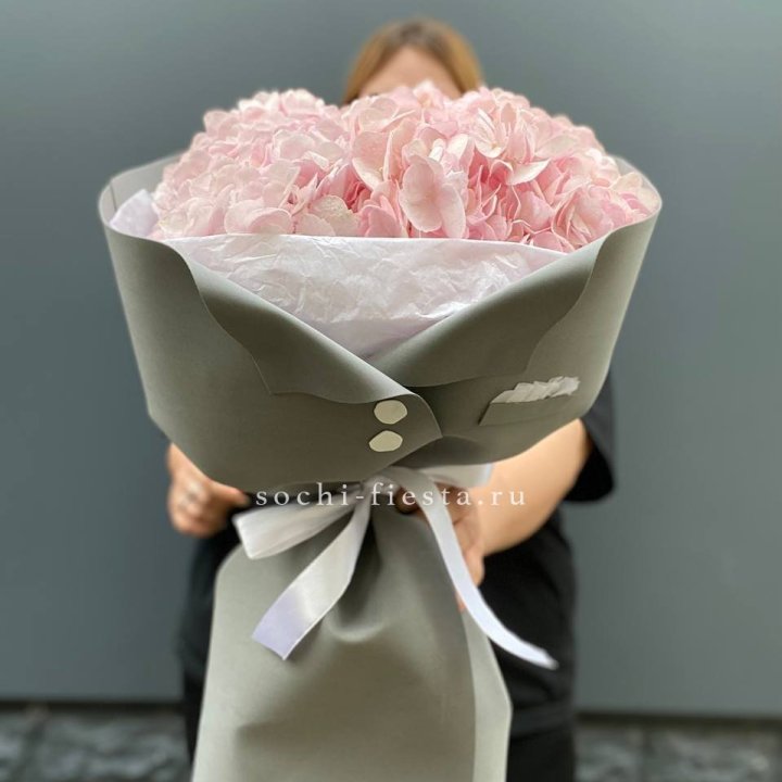  Букет  пиджачок из 5 гортензий в Сочи