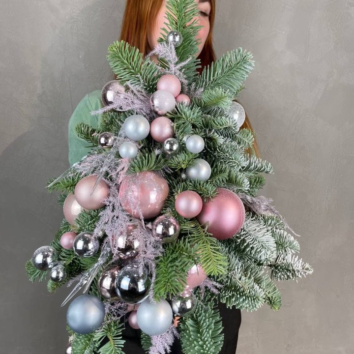 Новогодняя елочка "Розе голд" в Сочи