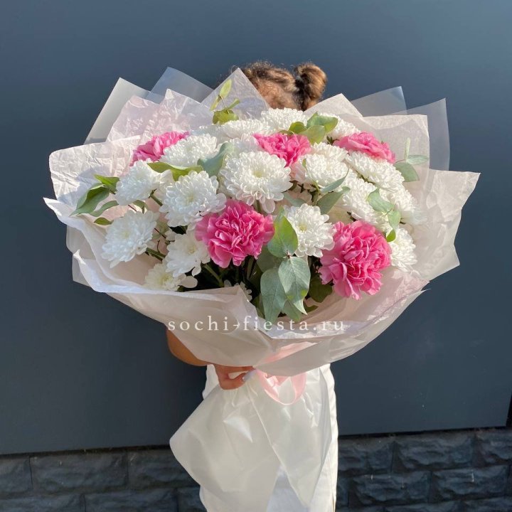 Букет  хризантем и диантусов "Воздушный" в Сочи