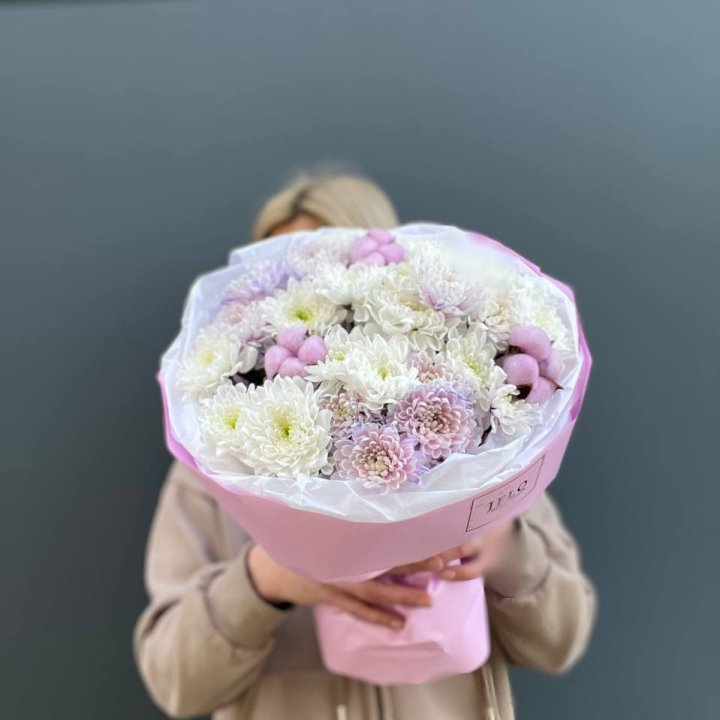 7 нежных хризантем в Сочи