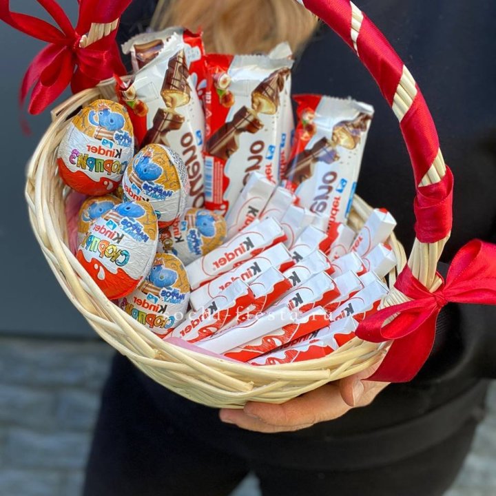 Корзина с киндерами  в Сочи