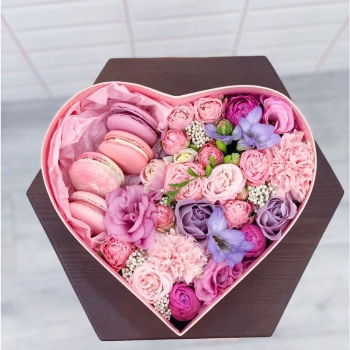 Бокс-сердце с макаронс L в Сочи
