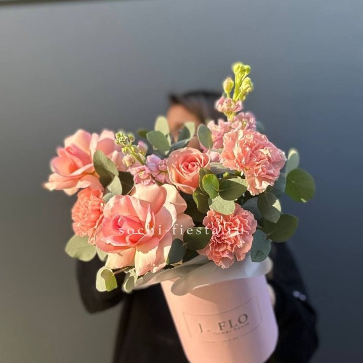 Цветы в боксе Sizarra в Сочи