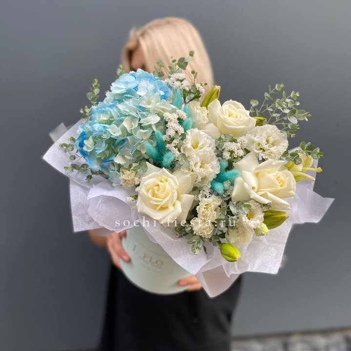 Цилиндр в голубых оттенках №1 в Сочи