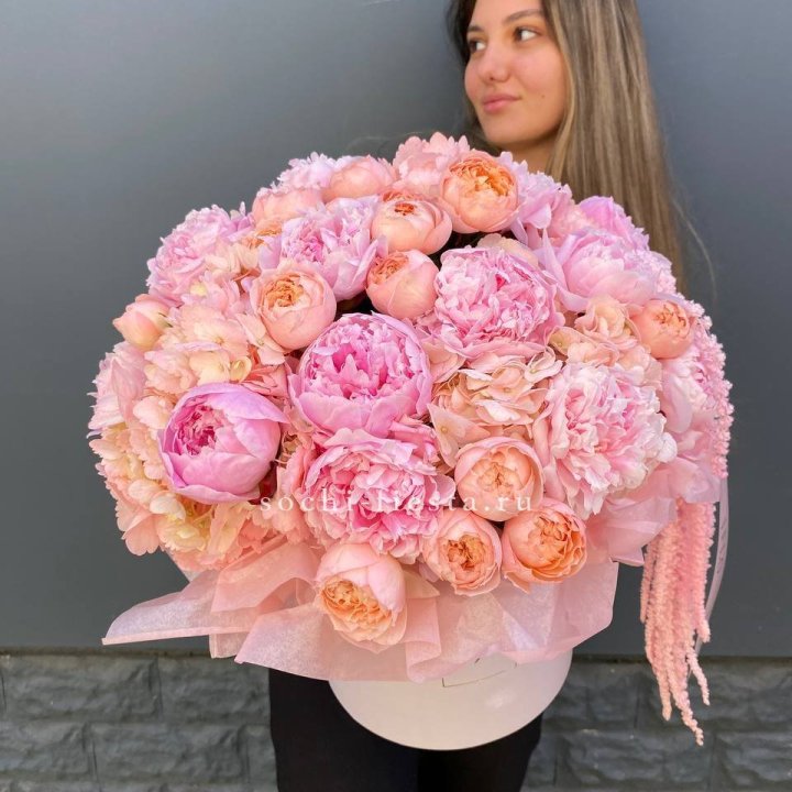 Коробка с пионами "Дабл фловер" в Сочи