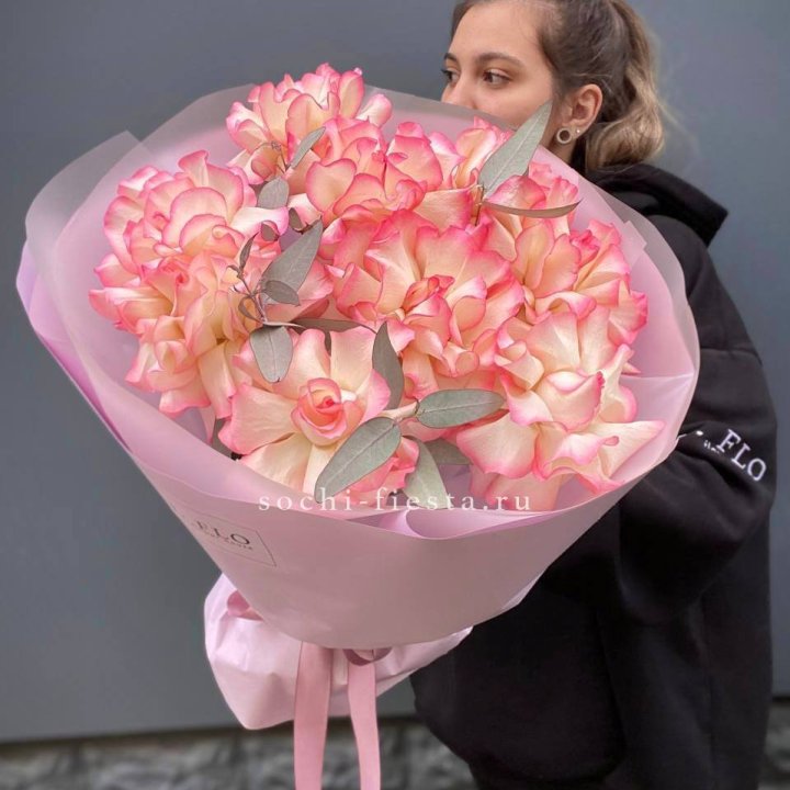 9 французских роз Джумилия в Сочи