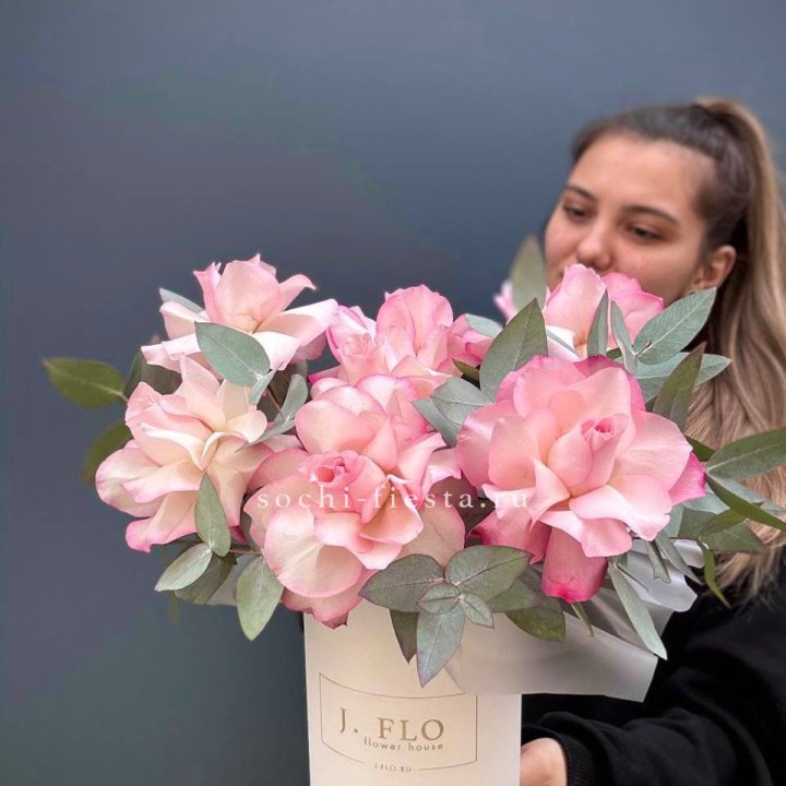 7 Французских роз в боксе в Сочи