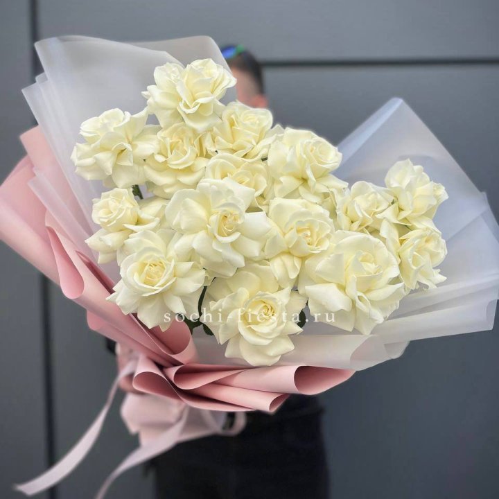 Букет из 15 французских роз Вайт дрим в Сочи