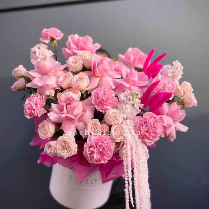 Цветочная коробка "Stella" с доставкой в Сочи