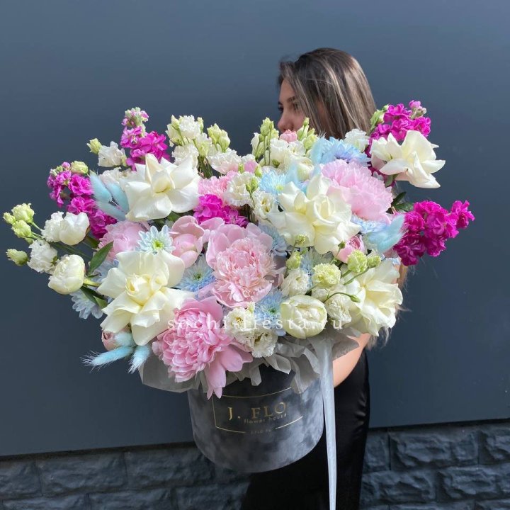 Дизайнерский цилиндр "Heart of the garden" в Сочи