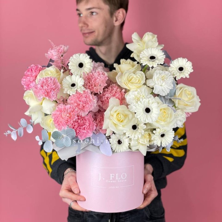 Дизайнерский бокс "Indira" с доставкой в Сочи