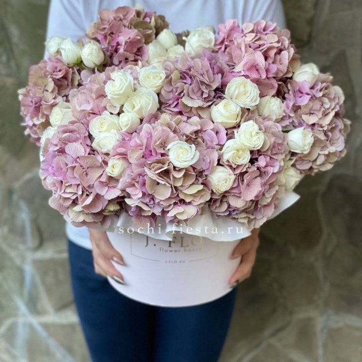 Бокс "Изобела пинк" в Сочи