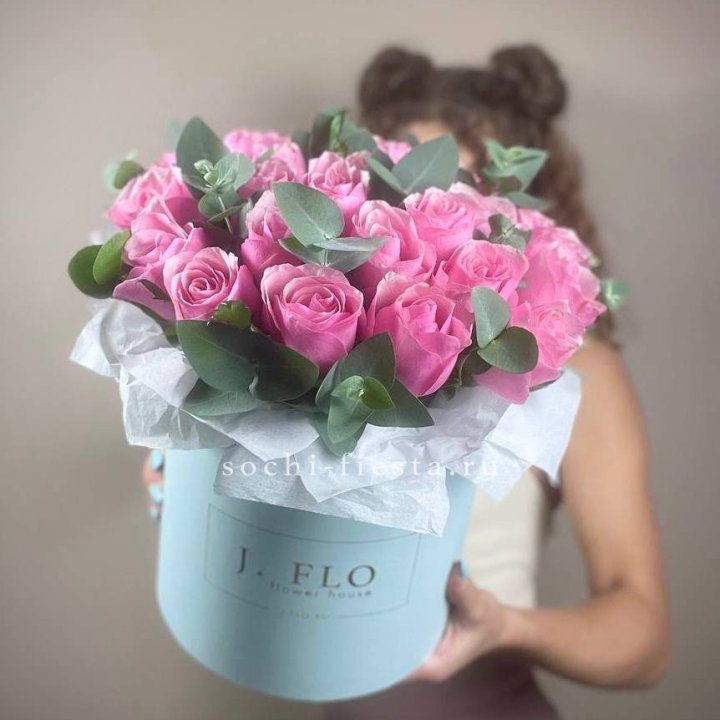 Бокс 27 роз в Сочи