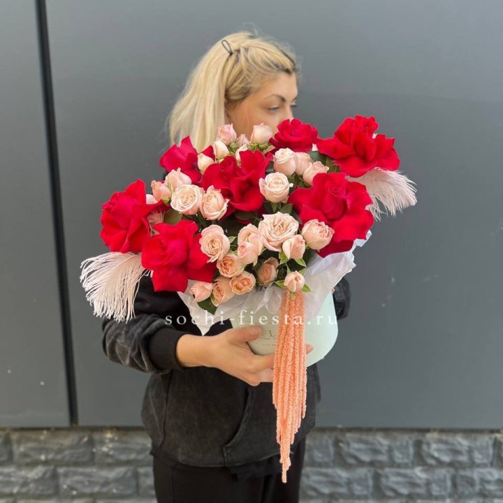 Бокс с нежными розами  в Сочи