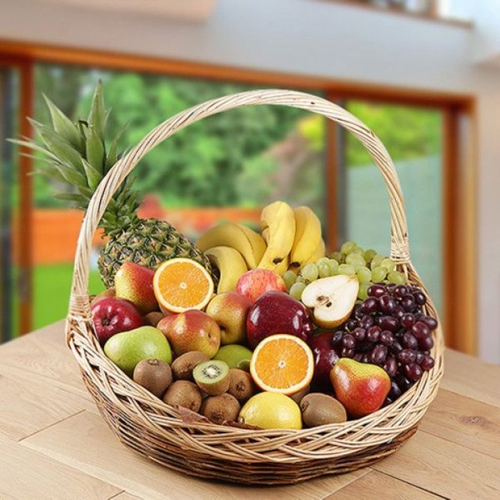 Фруктовая корзина №1 с доставкой в Сочи