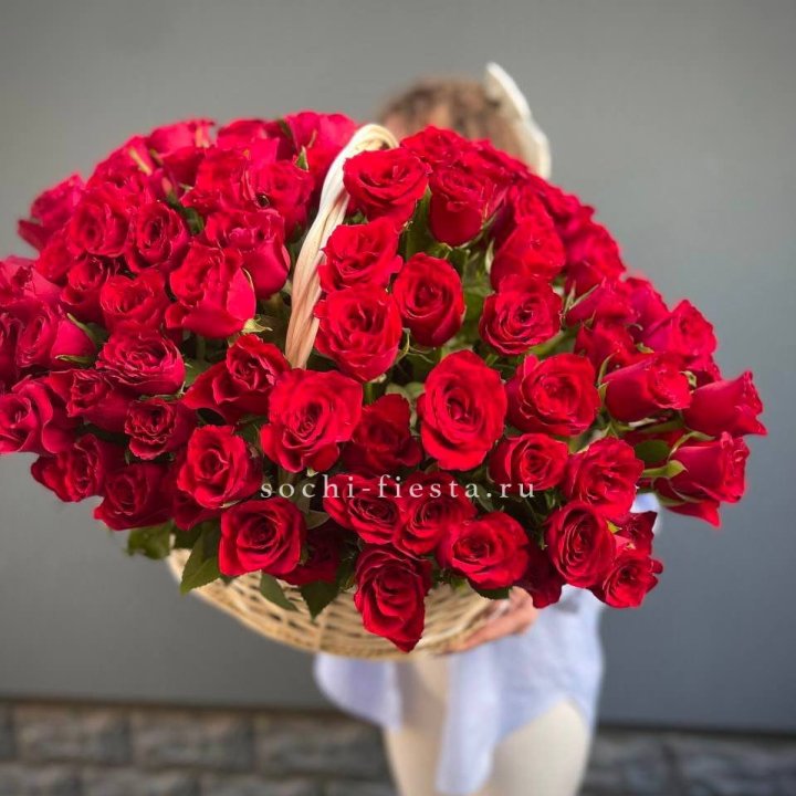 121 красная роза в корзине   в Сочи