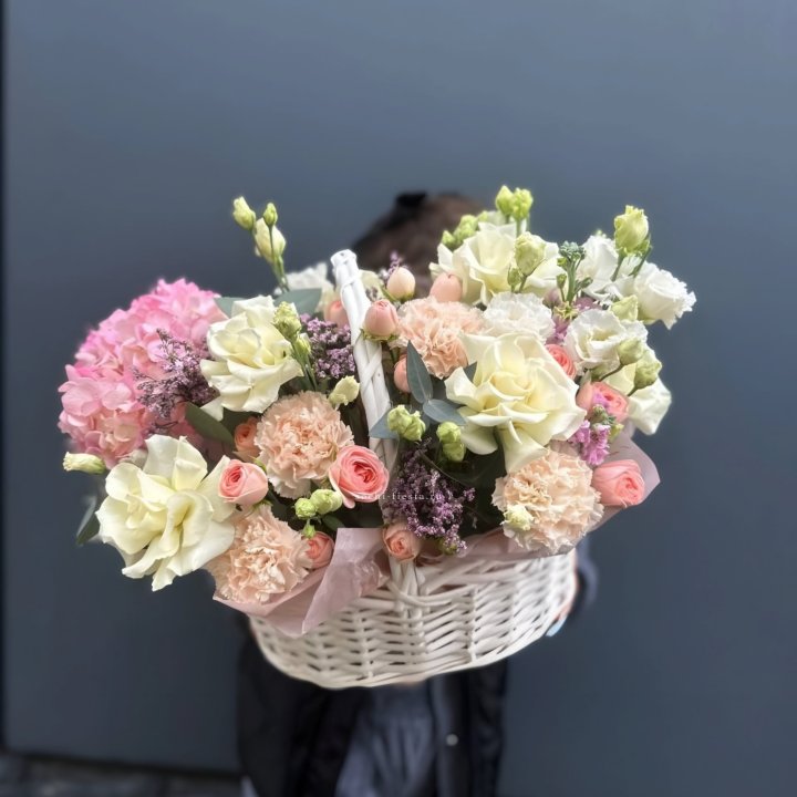 Цветочная корзина "Softness" в Сочи
