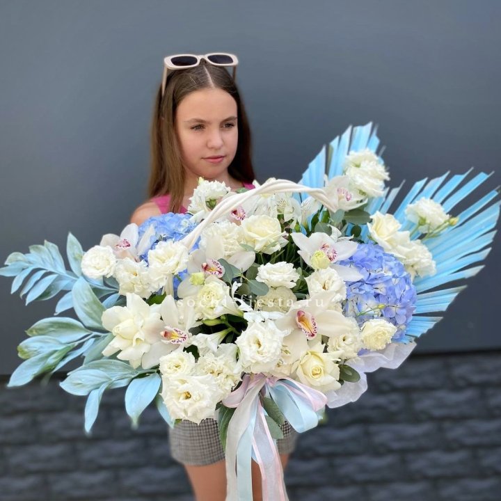 Цветочная корзина "Блю винч" в Сочи