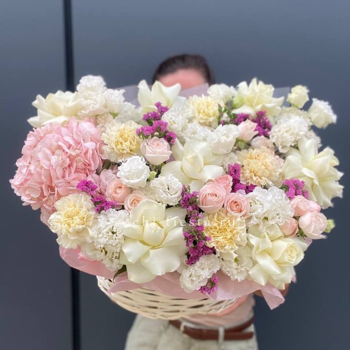 Корзина " Воздушная нежность" в Сочи