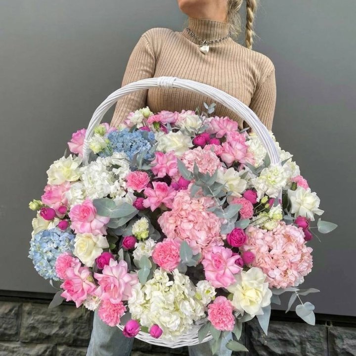 Цветочная корзина №3 с доставкой в Сочи