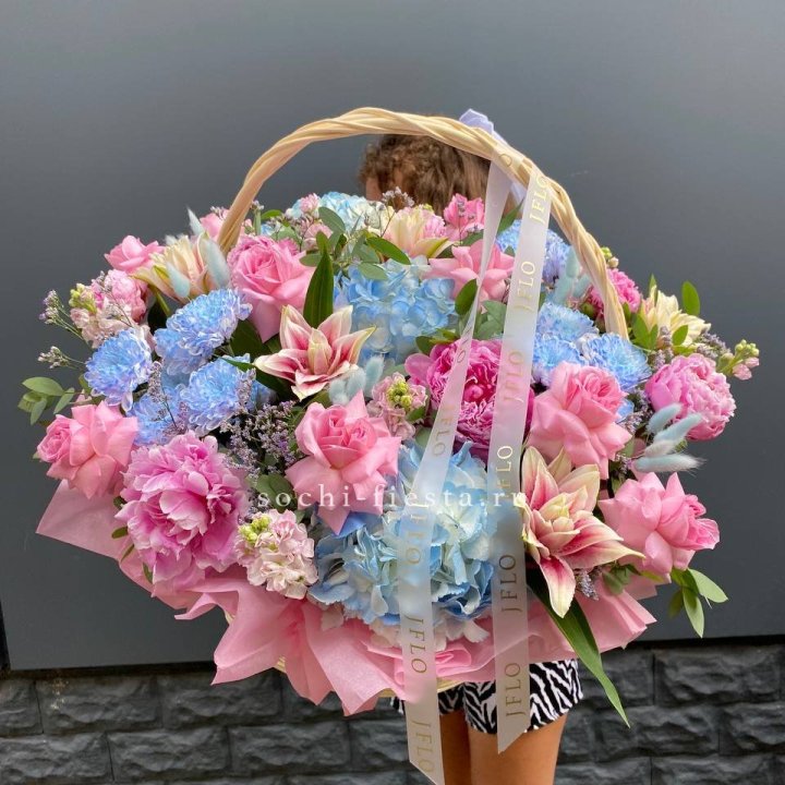 Яркая корзина "Летнее настроение" в Сочи
