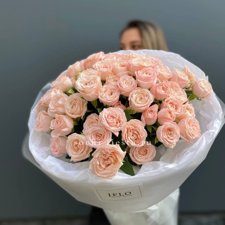 Букет кустовых роз Бомбастик в Сочи