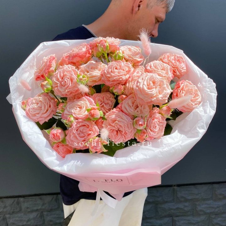 Пионовидные розы Мадам Бомбастик в Сочи