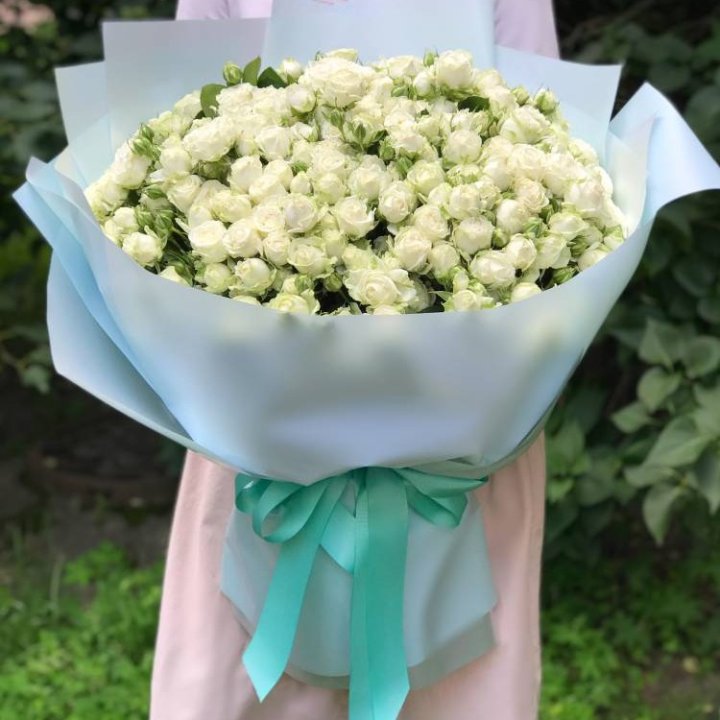 51 белая кустовая роза в Сочи
