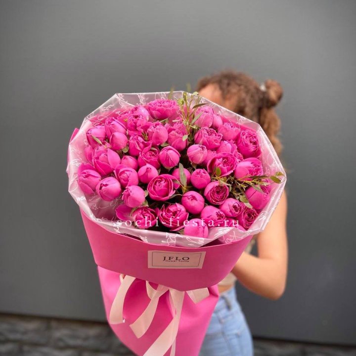 Кустовые розы букет Pink Мисти Баблс с доставкой в Сочи