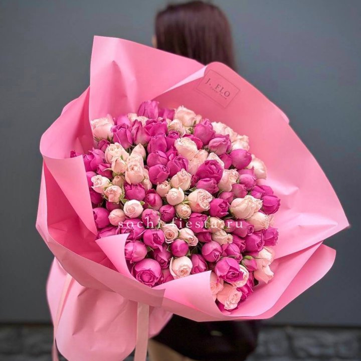 51 кустовая роза Misty Bomb в Сочи