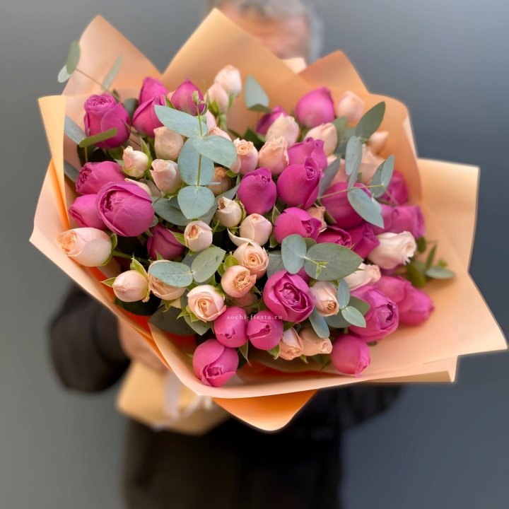 Букет кустовых роз Тендернес в Сочи