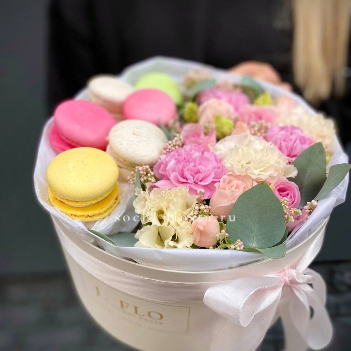 Бокс с макаронс Tenderness  с доставкой в Сочи