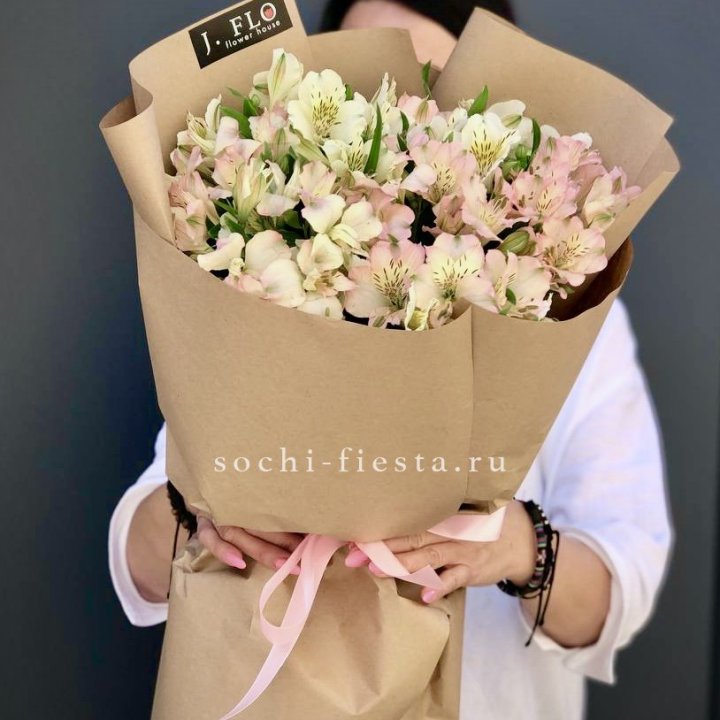 17  альстромерий в крафте в Сочи