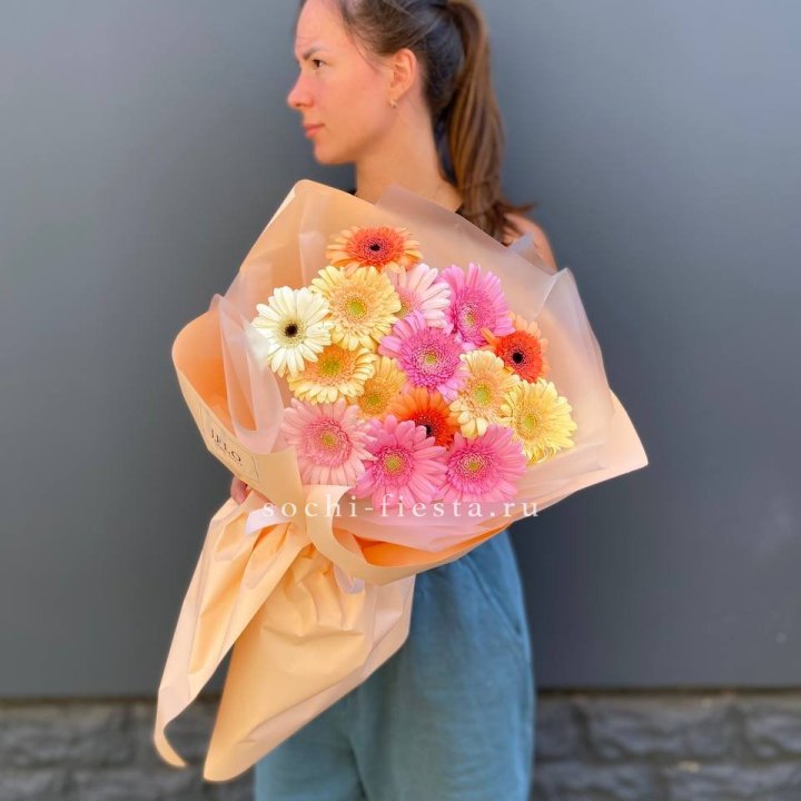 Букет разноцветных гербер в Сочи