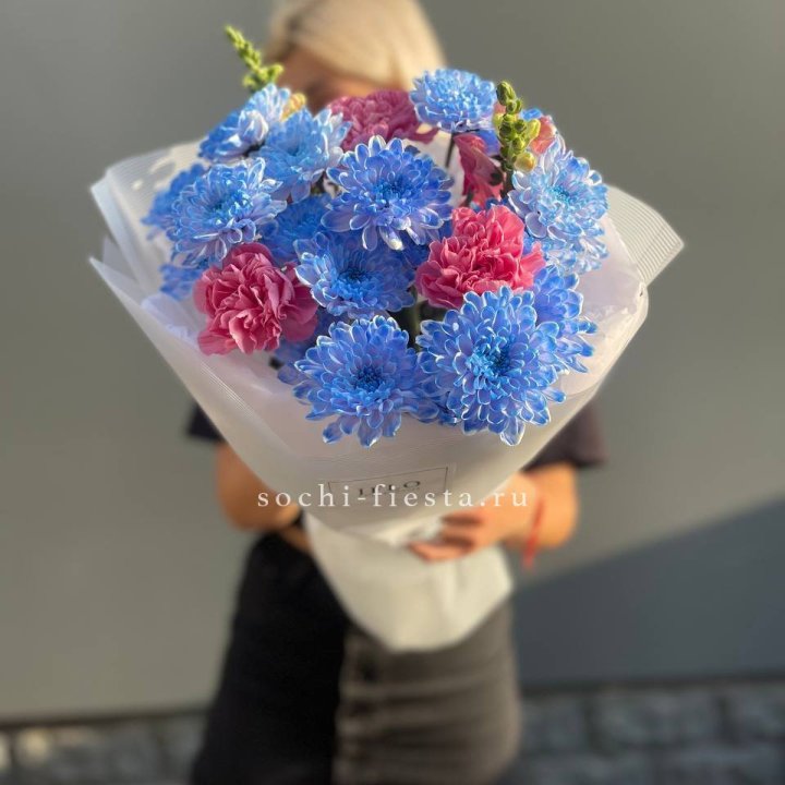 Букет сборный с хризантемой в Сочи