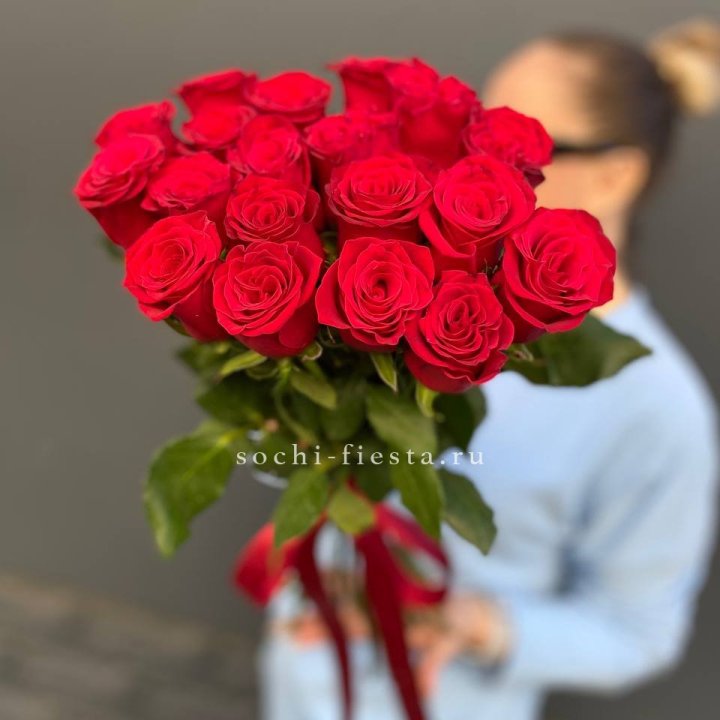 19 красных роз в Сочи