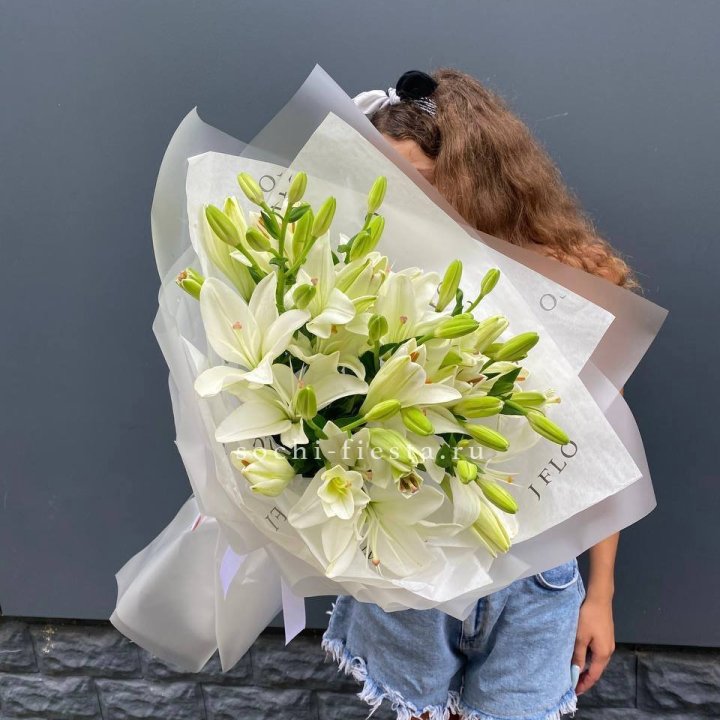 Букет  лилий "Воздушный"  в Сочи