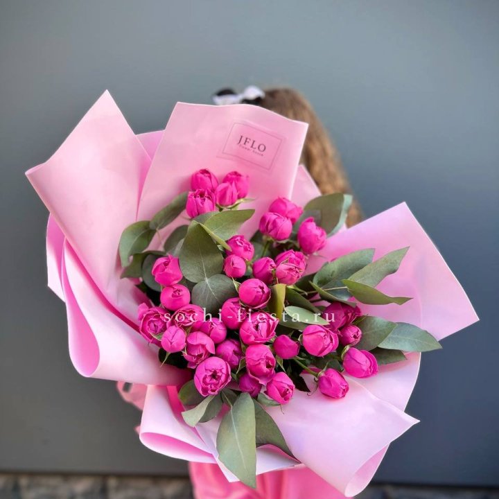 Пионовидные розы Bubbles с доставкой в Сочи