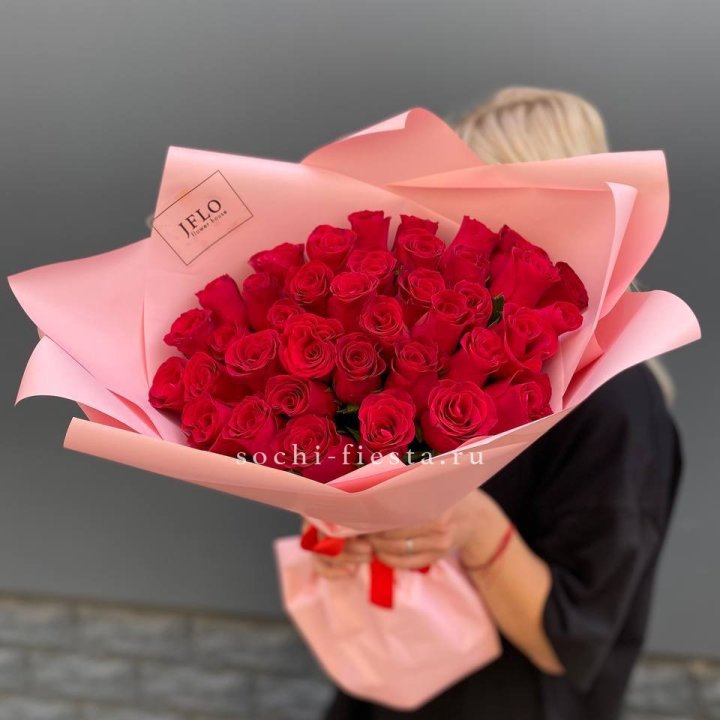 35 красных роз в Сочи