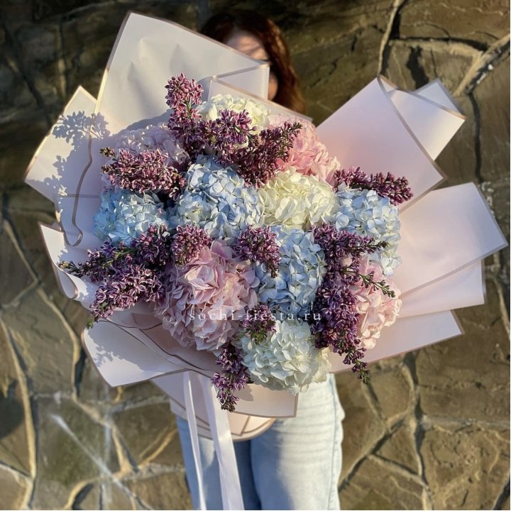 Букет гортензии с сиренью в Сочи