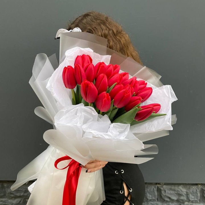  25 красных воздушных тюльпанов с доставкой в Сочи