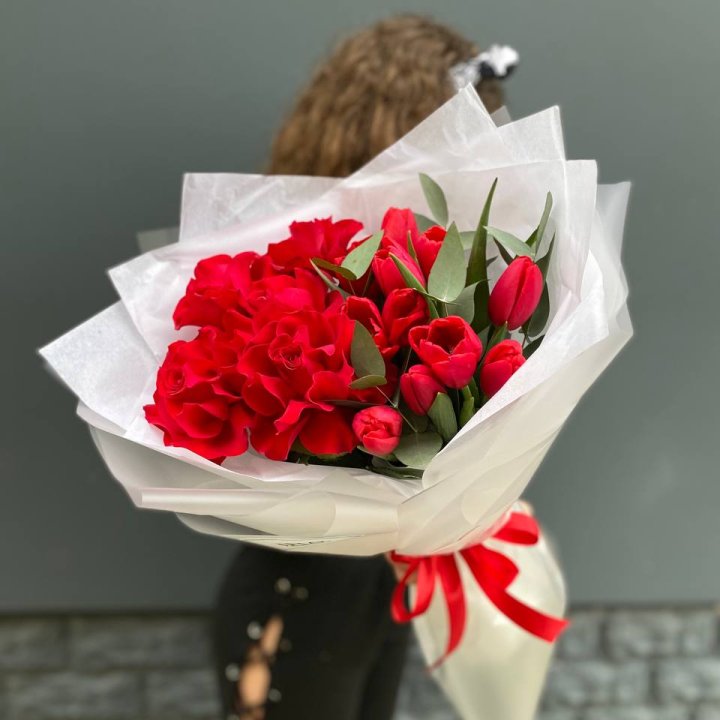 Дуо тюльпаны и розы с доставкой в Сочи