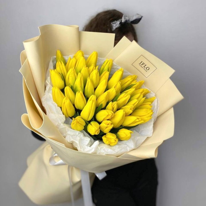 51 жёлтый тюльпан с доставкой в Сочи
