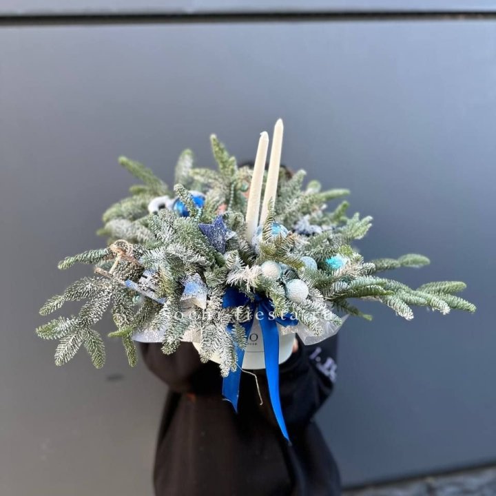 Новогодняя композиция в коробке  в Сочи