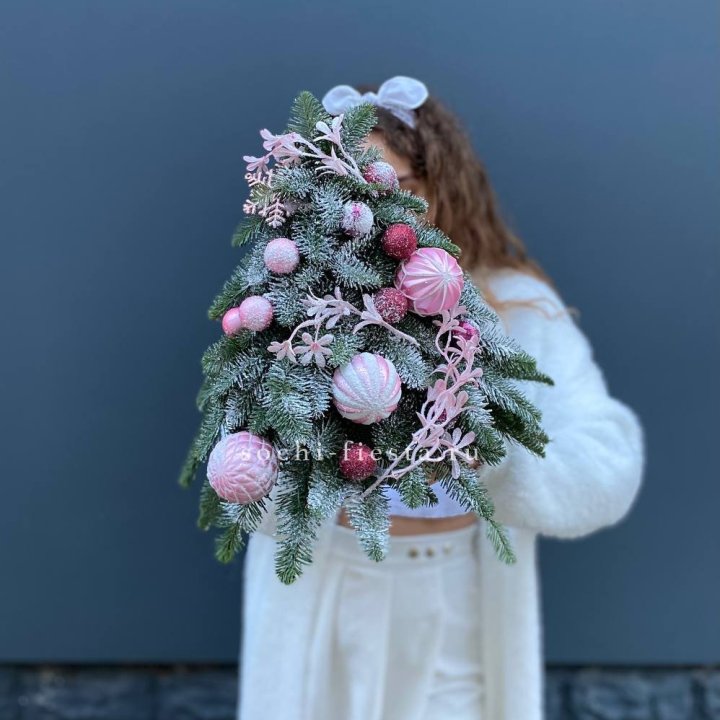 Новогодняя елочка "Розе" в Сочи