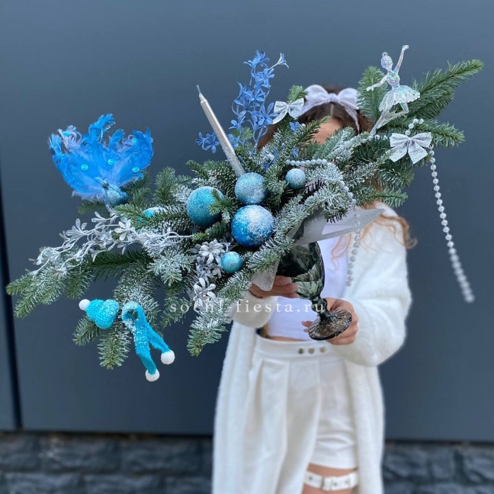 Композиция в бокале голубая в Сочи