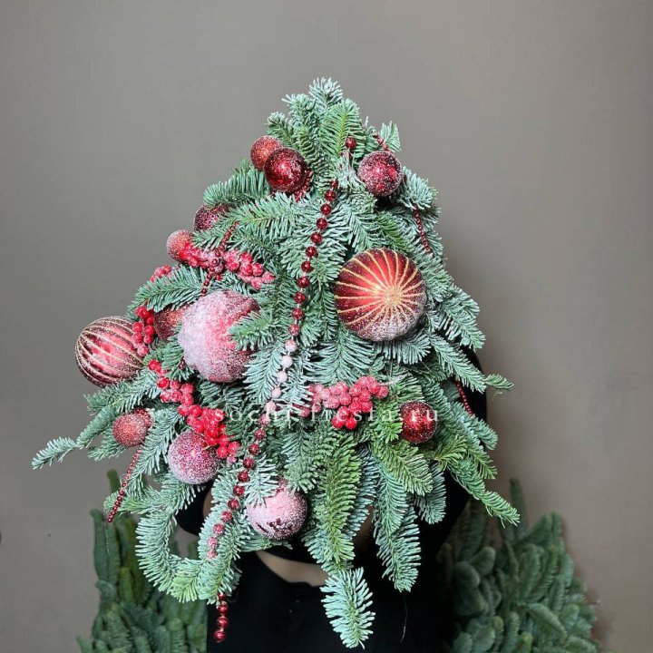 Ёлка красная в Сочи