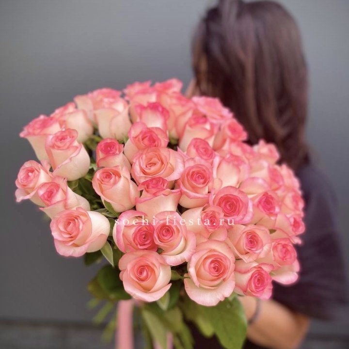 Охапка Роз Джумилия в Сочи