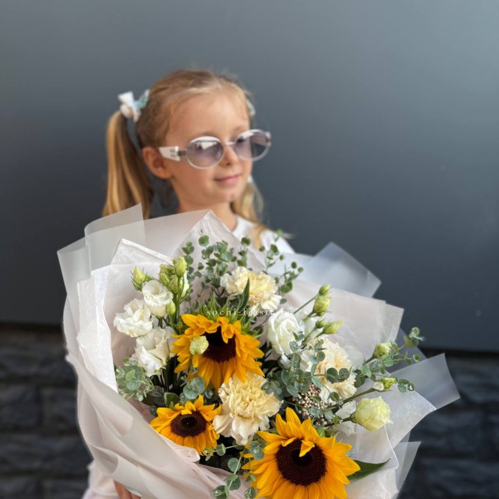  Букет  из стойких цветов с подсолнухами в Сочи