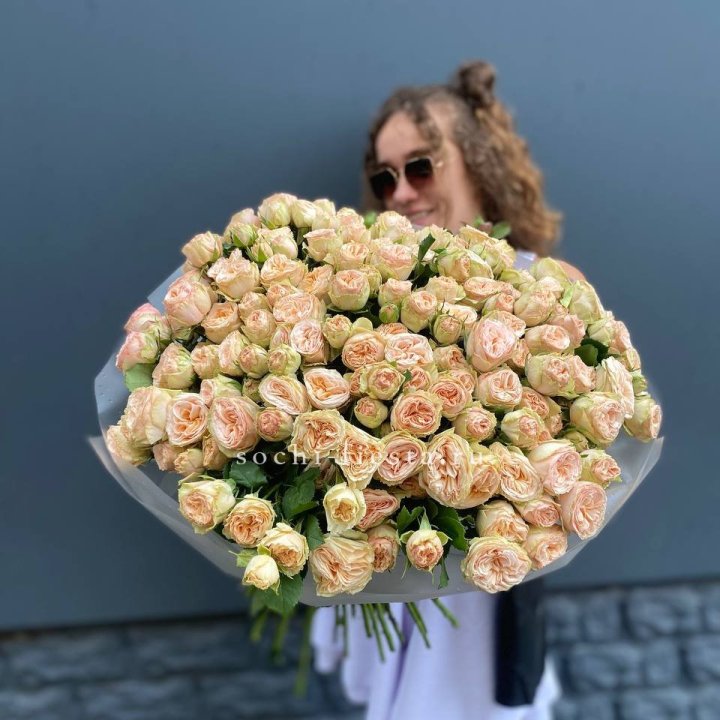 51 пионовидная роза в Сочи